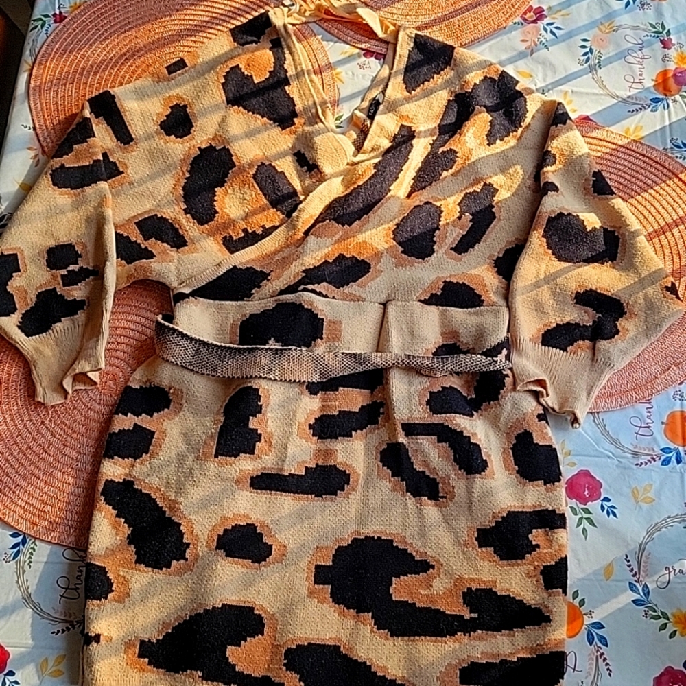 Sweater dress animal print